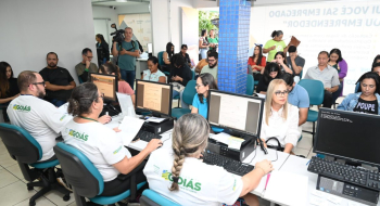 Retomada realiza Feirão de Empregos com mais de mil vagas e salários de até R$4 mil